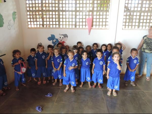 Entrega de fardamento na Creche Menino Jesus - Imagem 5