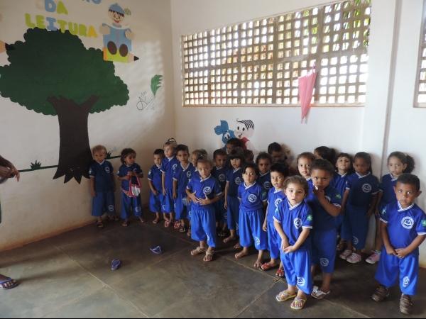 Entrega de fardamento na Creche Menino Jesus - Imagem 6