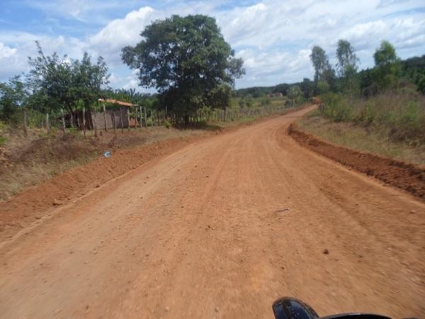  Prefeitura trabalha de recuperação de diversas estradas vicinais do município - Imagem 4
