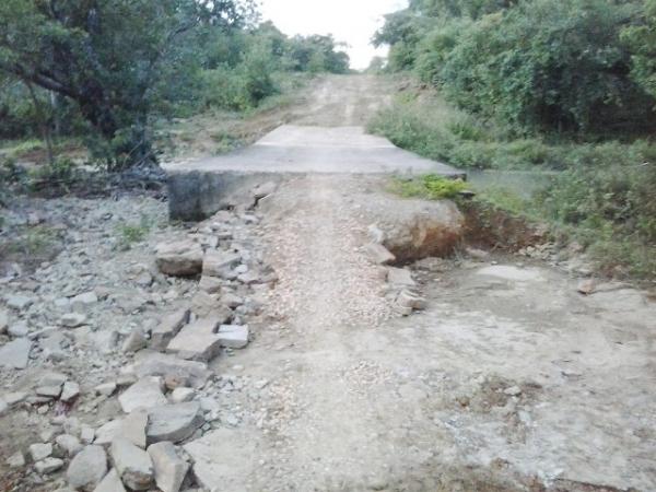 Jatobá do Piauí: Começa obra da estrada do Povoado Riacho - Imagem 1
