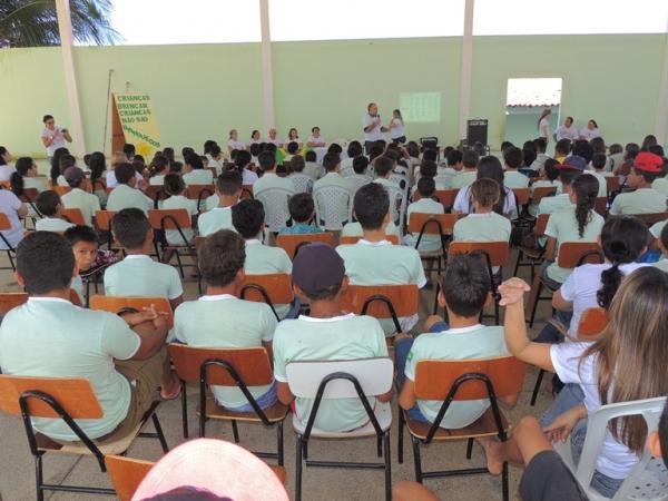 Alunos participam de palestras sobre o Dia Nacional de Combate ao Abuso e à Exploração Sexual de Crianças e Adolescentes - Imagem 8
