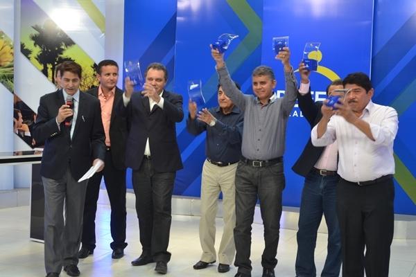  Paulo Martins vence o prêmio ‘Prefeito Realizador’, disputado por 80 municípios - Imagem 1