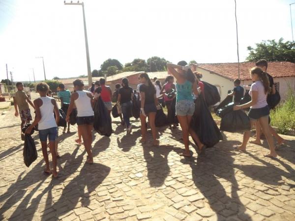 Secretária de Saúde em parceria com as escolas na prevenção contra dengue no Buriti do Castelo - Imagem 3