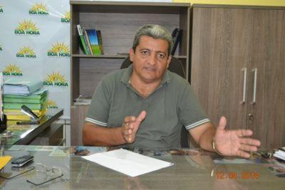 Prefeito Zé Resende assina convênio para aquisição de carro compactador de lixo