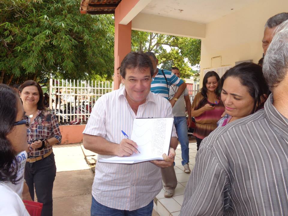 Semasc recebe veículo das mãos do prefeito Gustavo Medeiros