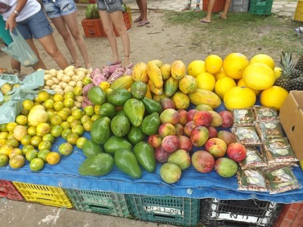 Vice-prefeito Raimundo do PT e Primeira dama Clarissa Lira, visitaram a Feira Livre - Imagem 9