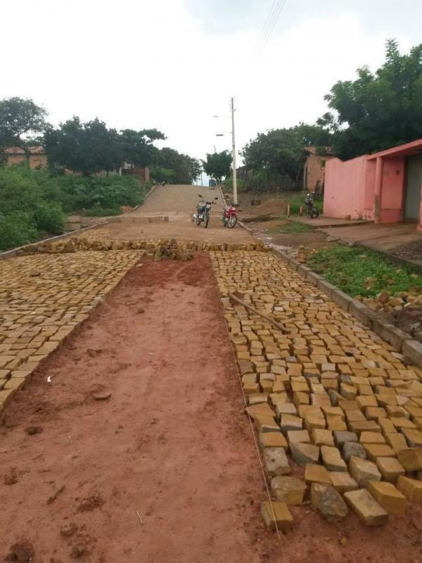 Mais uma Rua do Bairro São José recebe calçamento - Imagem 3