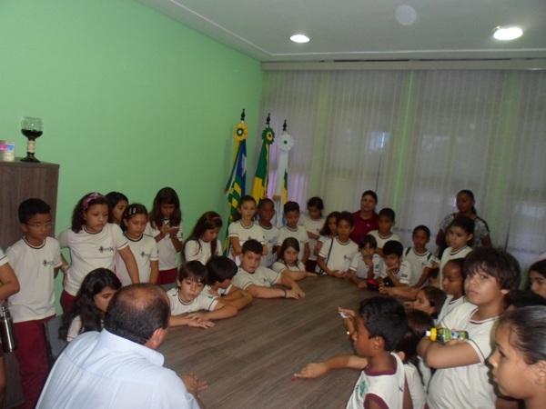 Prefeito Walfredo Filho recebe alunos para falar sobre Administração Municipal - Imagem 6