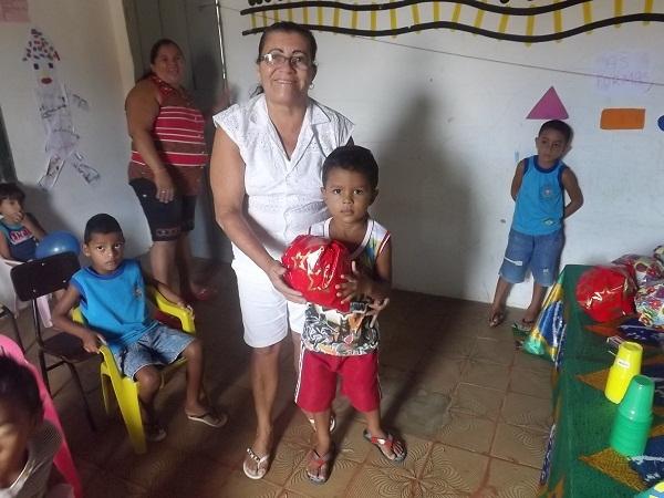 Creche Pequeno Polegar realiza festa de aniversário para as crianças - Imagem 4