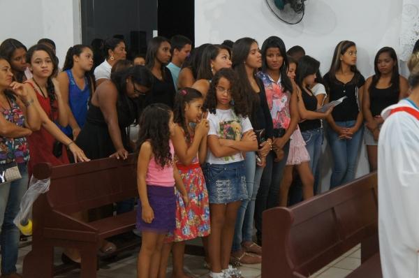 Fieis lotam santuário. - Imagem 16