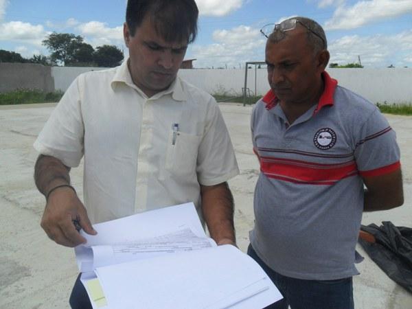 Engenheiro da Caixa Visita obra em Lagoinha do Piauí