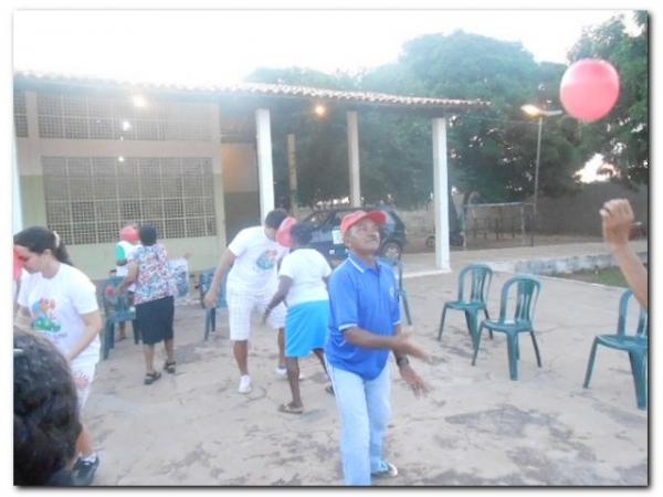 Secretaria de Assistência Social desenvolve atividades Esportivas com Grupo de Idosos - Imagem 2