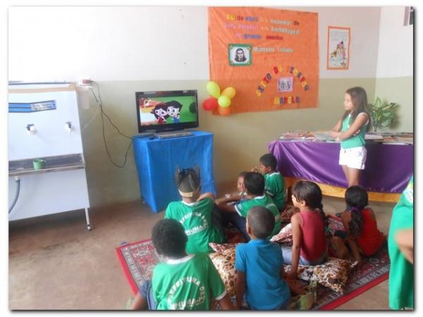 Escola Municipal Tia Nenen Brito comemora Dia do Índio, dia de Tiradentes, dia do Livro e a Páscoa - Imagem 9