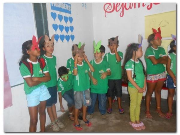 Escola Municipal Tia Nenen Brito comemora Dia do Índio, dia de Tiradentes, dia do Livro e a Páscoa - Imagem 29