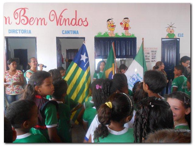Escola Municipal Tia Nenen Brito comemora Dia do Índio, dia de Tiradentes, dia do Livro e a Páscoa