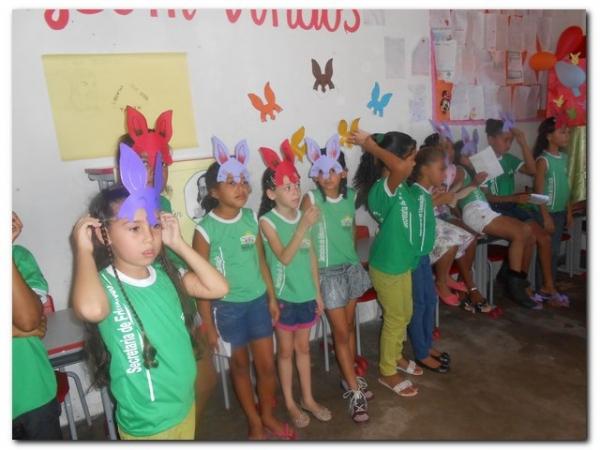 Escola Municipal Tia Nenen Brito comemora Dia do Índio, dia de Tiradentes, dia do Livro e a Páscoa - Imagem 28