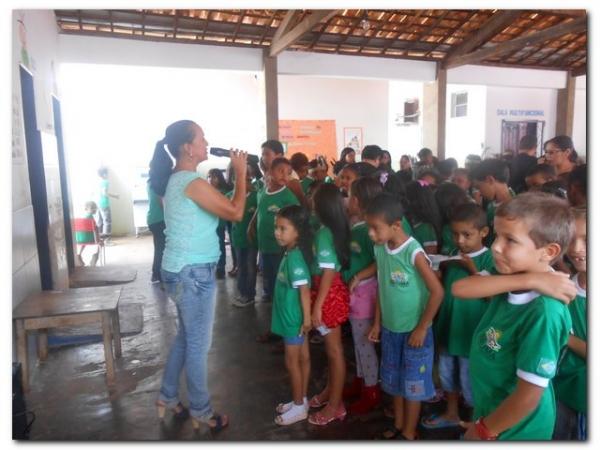 Escola Municipal Tia Nenen Brito comemora Dia do Índio, dia de Tiradentes, dia do Livro e a Páscoa - Imagem 1