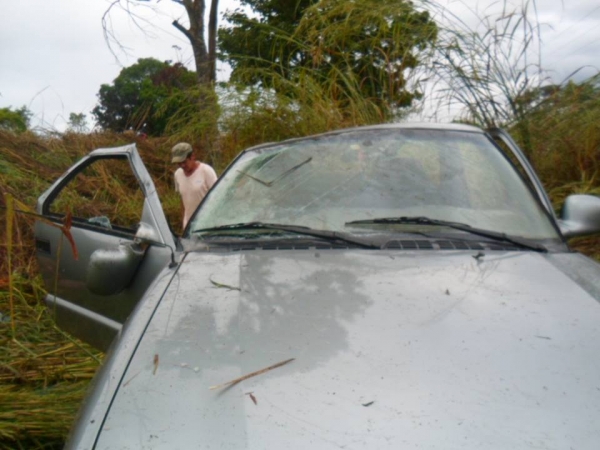 Veículo com 5 pessoas de Amarante capota na BR-343 - Imagem 2