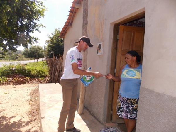 Secretaria de Saúde realiza “Dia D” de combate à dengue nas comunidades Melancias e Serrinha - Imagem 15