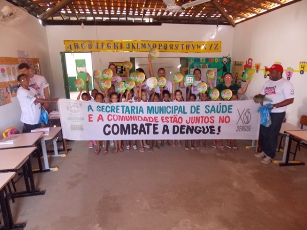 Secretaria municipal de Saúde realiza campanha preventiva contra a Dengue - Imagem 8