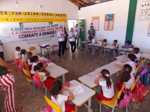 Secretaria municipal de Saúde realiza campanha preventiva contra a Dengue - Imagem 5