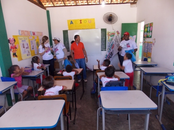 Secretaria municipal de Saúde realiza campanha preventiva contra a Dengue - Imagem 9