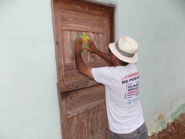 Secretaria de Saúde realiza “Dia D” de combate à dengue nas comunidades Melancias e Serrinha - Imagem 9