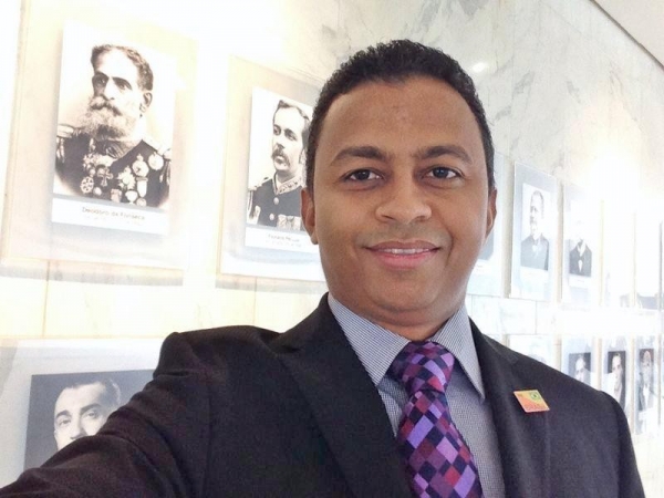 Prefeito Dr. Francisco participa de cerimônia com a presidente Dilma e assina convênio com a FUNASA - Imagem 2