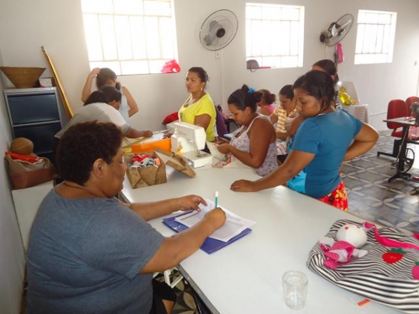 Secretaria Municipal de Assistência Social Promove Curso de Corte e Costura - Imagem 1