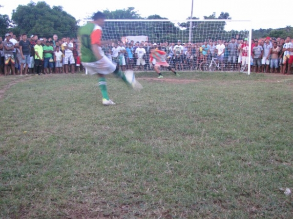 Grande final  de torneio de futebol Amador de campo em Miguel Alves - Imagem 14