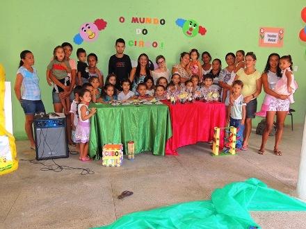Crianças do Serviço de Convivência e Fortalecimento de Vínculo assistem peças teatrais