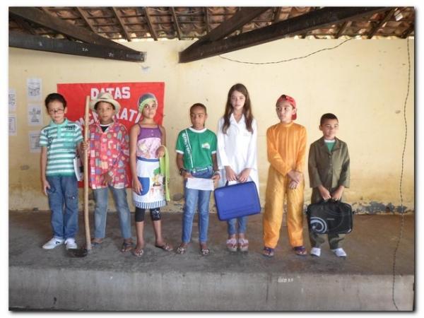  Escola Arlindo Cipriano Leal Comemorou as datas festivas do mês de abril - Imagem 15