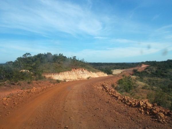 Retomada a obra de ligação da rede asfáltica  da localidade Santa Fé a Canavieira - Imagem 5