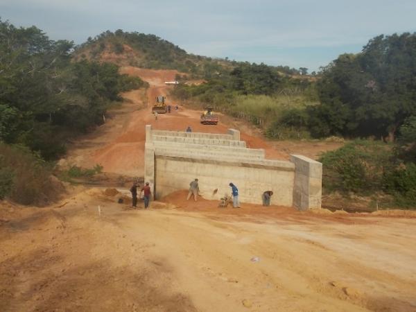 Retomada a obra de ligação da rede asfáltica  da localidade Santa Fé a Canavieira - Imagem 3