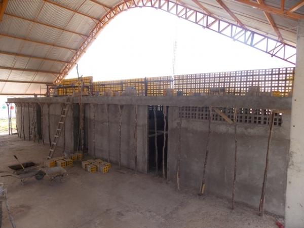 Obras de construção da Quadra Poliesportiva da Escola Genésio Moreira seguem a todo vapor - Imagem 8