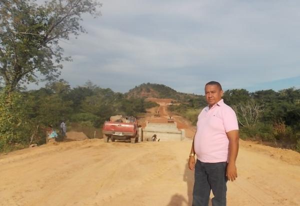 Retomada a obra de ligação da rede asfáltica  da localidade Santa Fé a Canavieira - Imagem 1