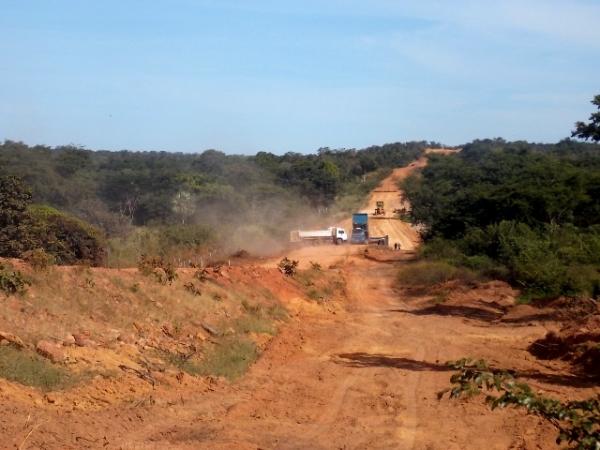 Retomada a obra de ligação da rede asfáltica  da localidade Santa Fé a Canavieira - Imagem 4