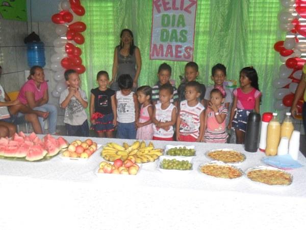 Professores da Creche Tia Neide fazem homenagem para as Mães