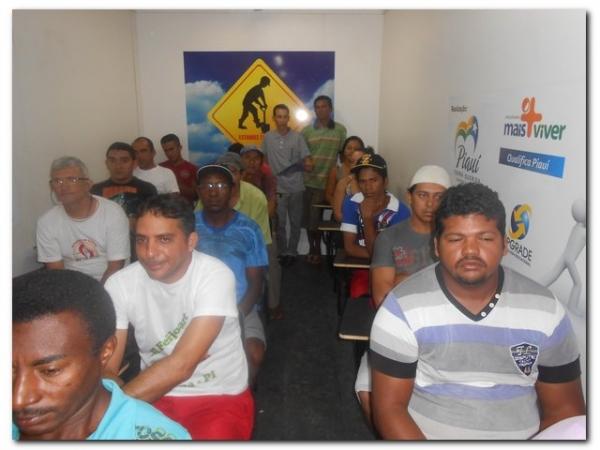 Prefeitura Municipal de Inhuma e ADM em parceria com a Secretaria Estadual de Empreendedorismo beneficiam inhumenses com Curso de Pedreiro - Imagem 3