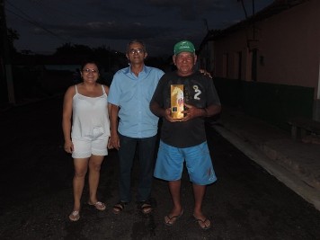 Rua João Pinheiro recebe pavimentação asfáltica e moradores já preparam festa de inauguração