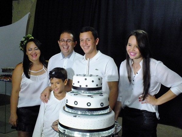 Festa de 15 anos com grande estilo em Dom Expedito Lopes - Imagem 48