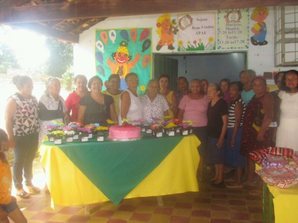 APAE realiza grande festa em homenagem às mães - Imagem 7