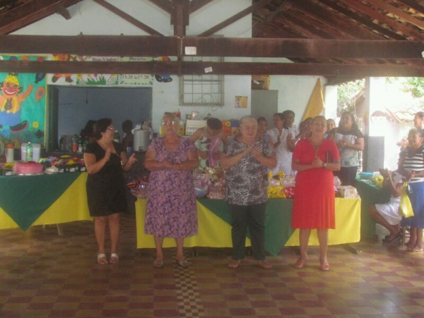 APAE realiza grande festa em homenagem às mães - Imagem 1