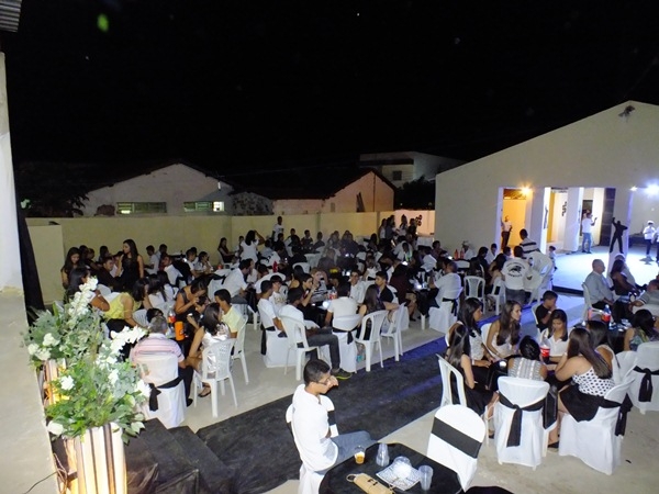 Festa de 15 anos com grande estilo em Dom Expedito Lopes - Imagem 18