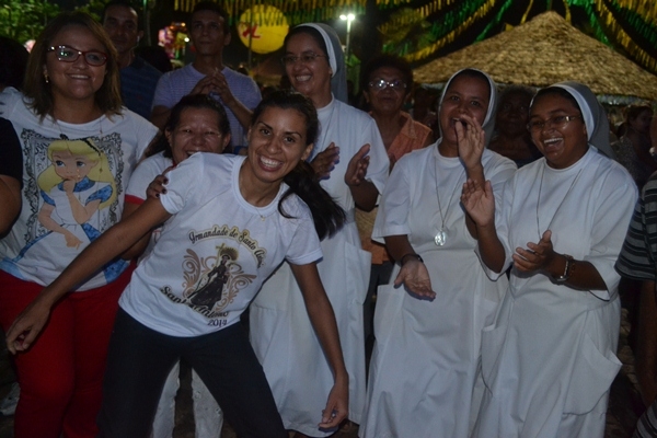 Show de Adriana Melo abre a programação social dos Festejos de Santo Antônio - Imagem 7