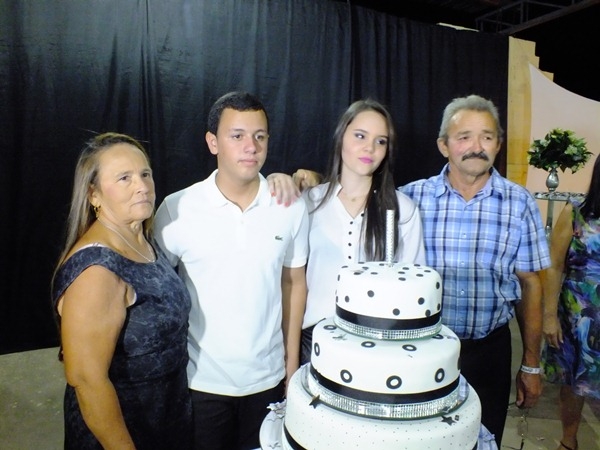 Festa de 15 anos com grande estilo em Dom Expedito Lopes - Imagem 44