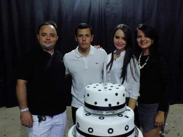 Festa de 15 anos com grande estilo em Dom Expedito Lopes - Imagem 40