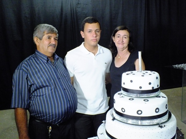 Festa de 15 anos com grande estilo em Dom Expedito Lopes - Imagem 45