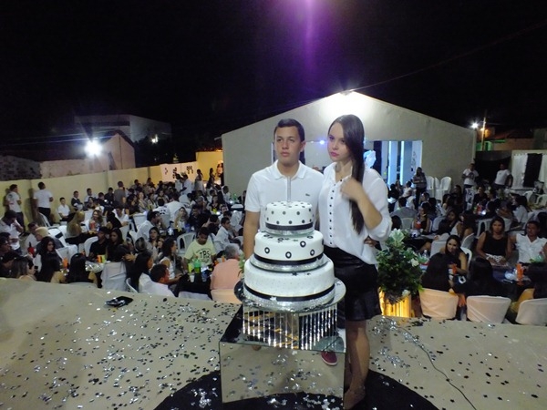 Festa de 15 anos com grande estilo em Dom Expedito Lopes - Imagem 41