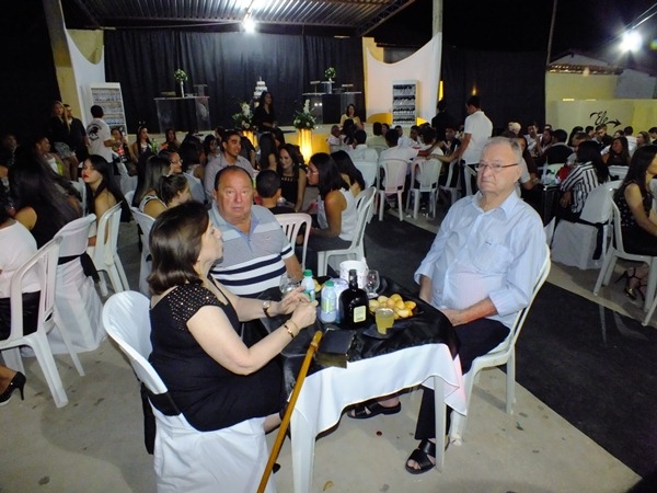 Festa de 15 anos com grande estilo em Dom Expedito Lopes - Imagem 67
